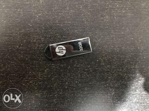 32 GB Black HP USB Flash Drive