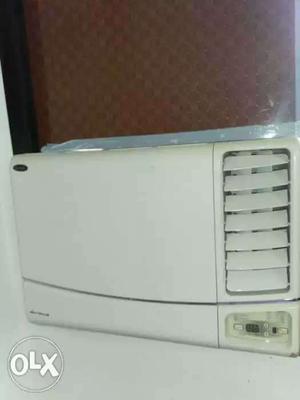 Carrier Window AC in A very good condition only