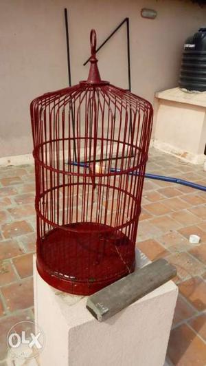 Hanging cage for sale looks like new, interested
