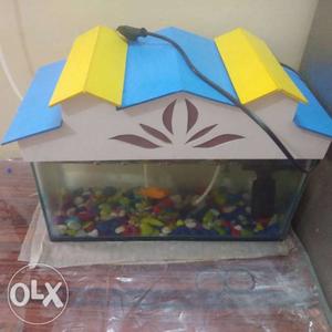 Rectangular fish tank with cover and airpump