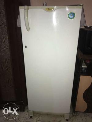 Whirlpool single door fridge in great condition