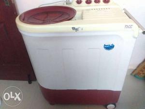 White And Maroon Twin Tub Clothes Washer And Dryer