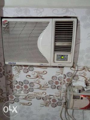 White Voltas Window-type Air Conditioner 1.5 ton out off