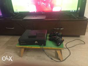 Xbox tb hard disk with 30 games, 2 wired and