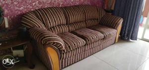 3 + 1 + 1 sofa set with coffee table in very good condition