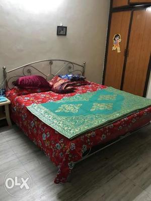 King Sized Wrought Iron Bed in Good Condition (Noida Sector