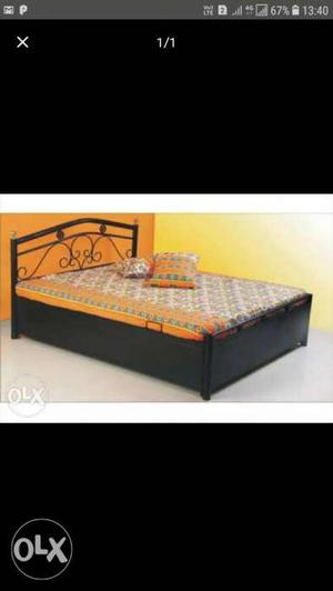 Metal bed with storage (6 ×5)