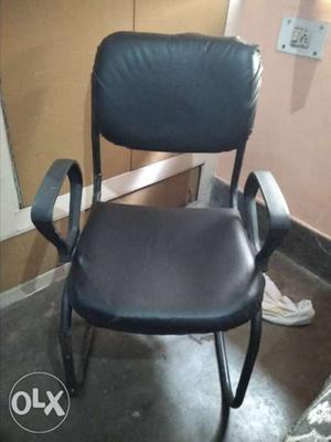 New computer chair in good condition price is fix