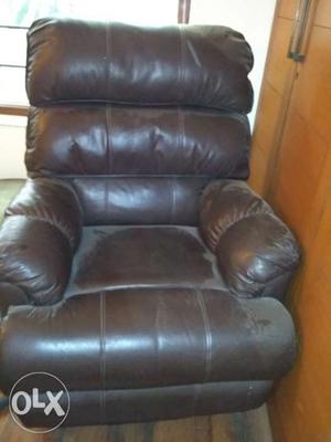 Recliner In Brown good condition unused new pure