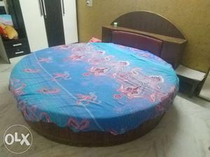 Round bed in best condition,best wood called
