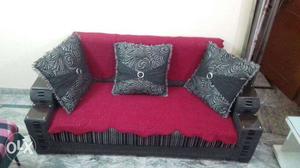 This is a 5 seater sofa set without table