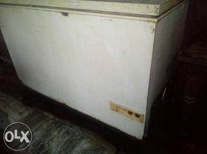345 litter deep fridge, Hitachi, white colour