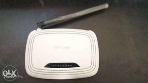 8 months old Tp-Link router. Single antenna,