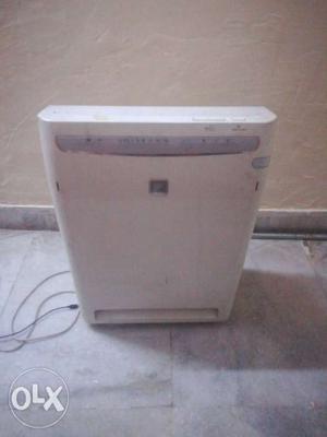 Daikin air purifier perfect for Delhi weather.