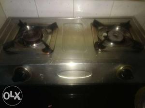 Gas stove with 2 burner in a very good working condition..