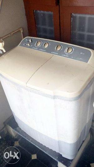 LG 6.8 kg Semi-Automatic Top Loading Washing Machine