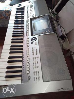 Yamaha PSR-910 Music keyboard with bag and wired