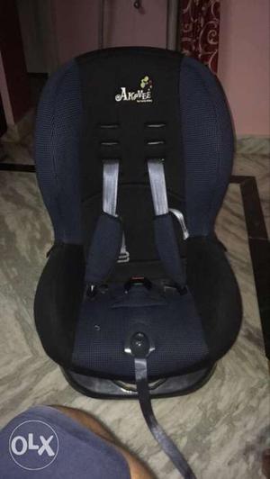 Akmee baby car seat in excellent condition.