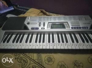 Casio Electronic piano for sale it's awesome