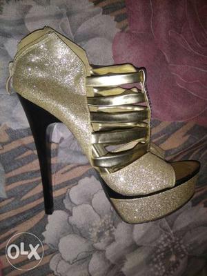 Gold-glittered Open-toe Platform Heeled Shoe