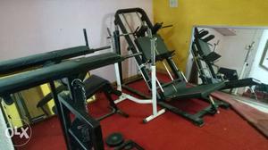 Gym bechna hai pure saman sahit .2