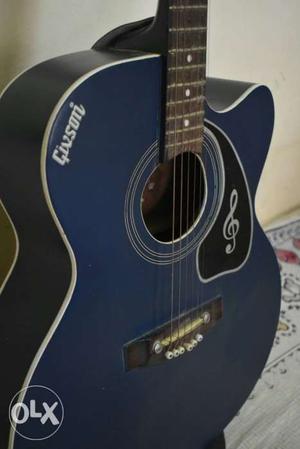 Heavy body Givson Acoustic guitar. In very good condition.