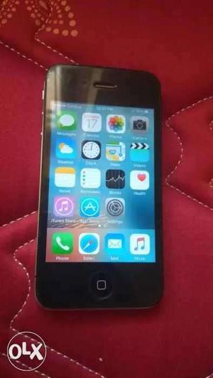 IPhone 4s 16gb Black colour mobile with charger