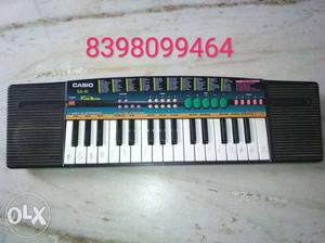 Black And White Casio SA-41 with 100 sound tone bank