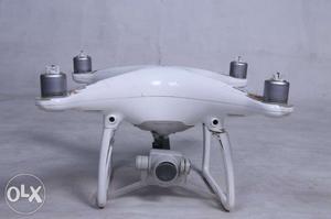 DJI. Drone Phantom 4