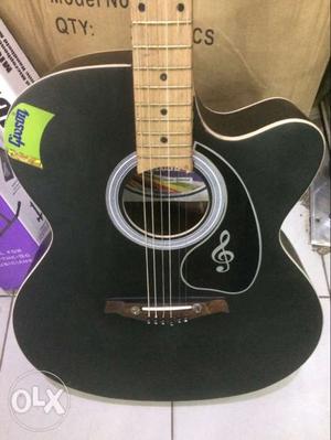 Govson mat finish black color guitar in good