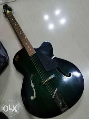 Hombre Base Guitar in working condition very
