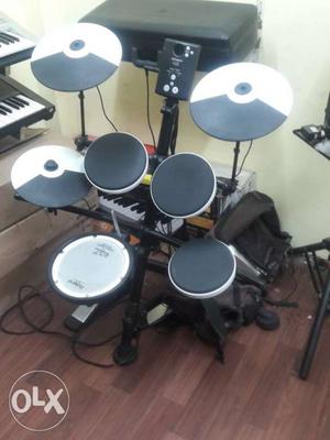 Roland TD1Kv 4 months old fresh condition with 8