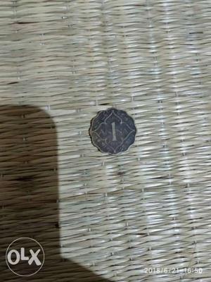 Scalloped Silver-colored 1 Coin