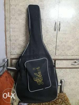 Guiter in good condition at Lowest price.