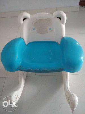 Kids swinging chair, blue and white