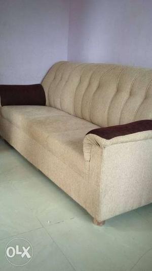 Sofa set  months used urgent sale
