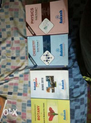 This set of books contain aakash's all physics