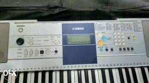 Yamaha 323 synthesizer in excellent condition