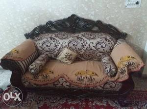 1 pc of maharaja sofa. Excellent condition