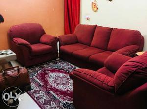 5 seater sofa set available for sale in an almost