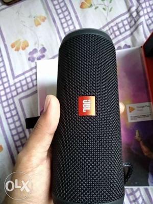 Jbl flip 4 original 5-6 month old New condition