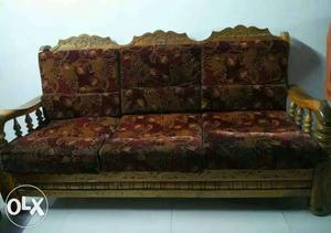 Maroon solid sofa in good conditions.Very much durable
