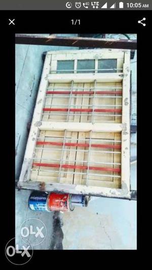 Sag wood original window 5×3 size in good