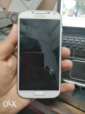 Samsung S4 white like brand new condition which 6