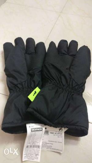 Brand new unused snow gloves bought from