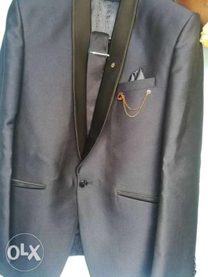 Mebaz navy blue wedding suit at 5k. MRP 15k. only 2 hours.