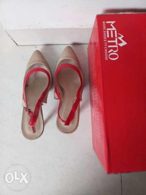 Metro shoes,brand new, size 6, lable prize