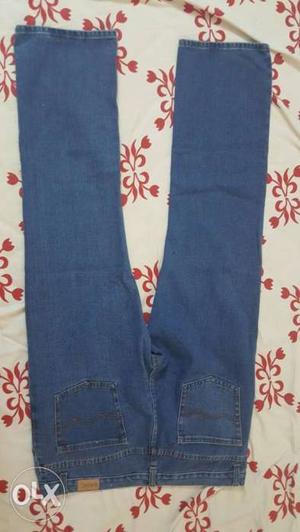 New jeans. Blue color. Never worn. Waist: 38in