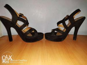Pair Of Women's Black-and-brown Heels(size 6)
