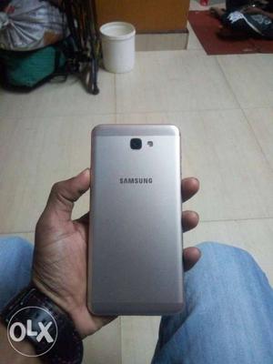 Samsung Galaxy J7. it is very neat and clean set.